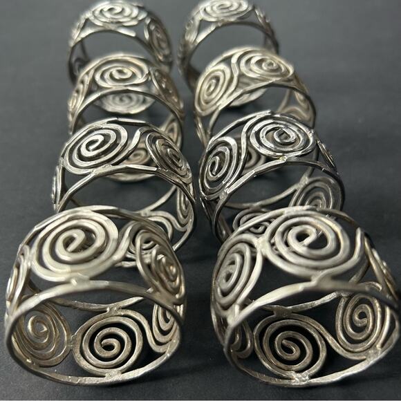 Hammered 90s Style Silver Toned Swirl Napkin Rings, Set of 8 - Picture 10 of 12